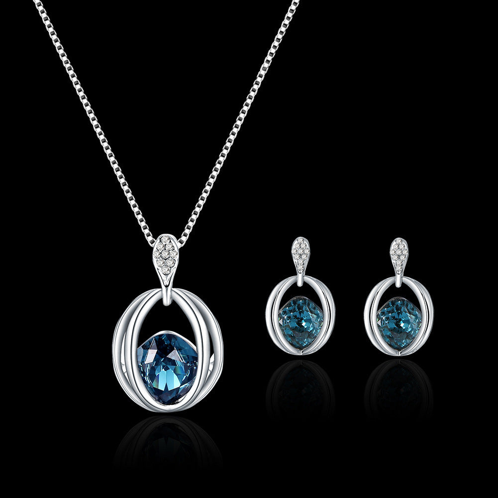 Elegant Crystal Pendant Necklace for Women – Dainty Jewelry with Diamond Sparkle