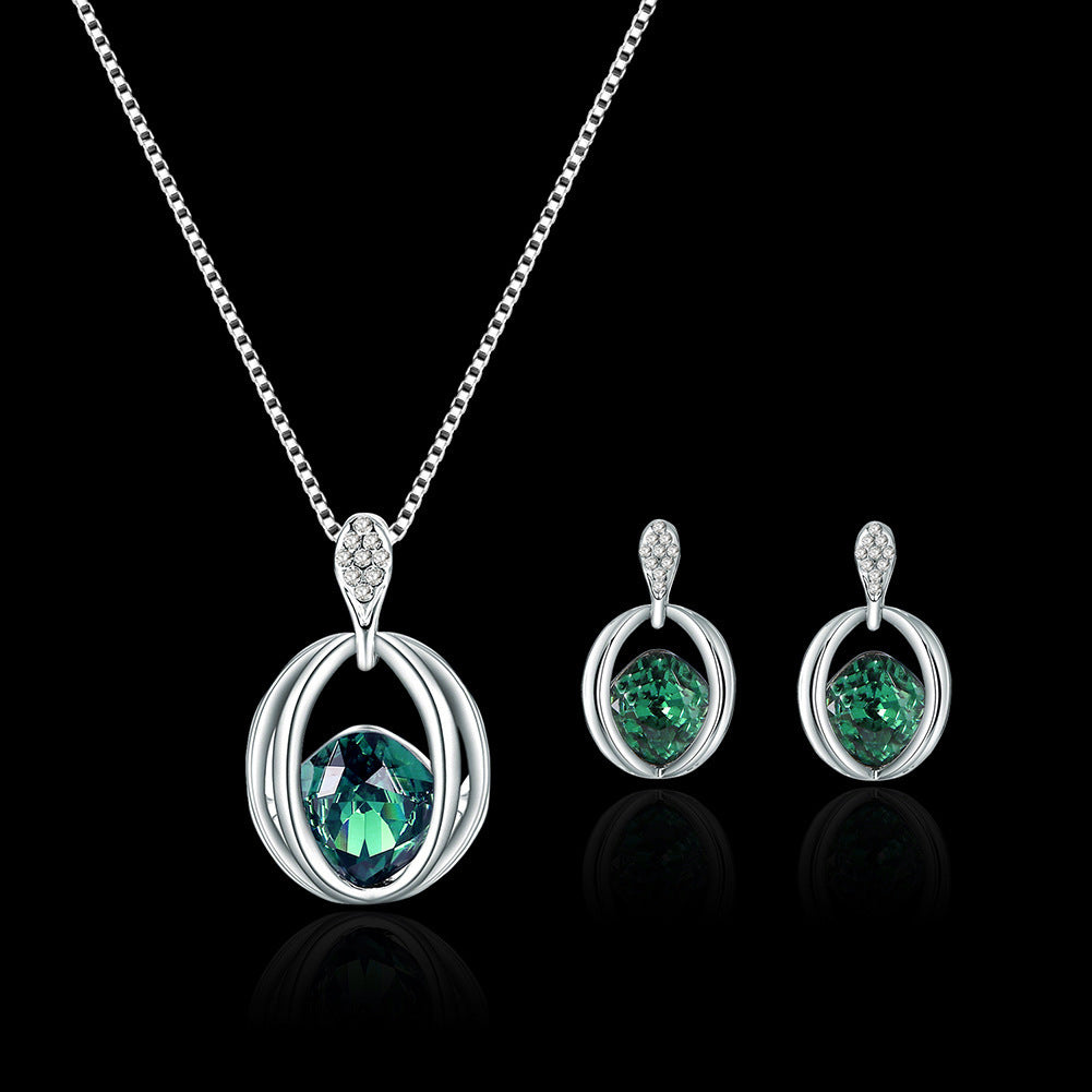 Elegant Crystal Pendant Necklace for Women – Dainty Jewelry with Diamond Sparkle